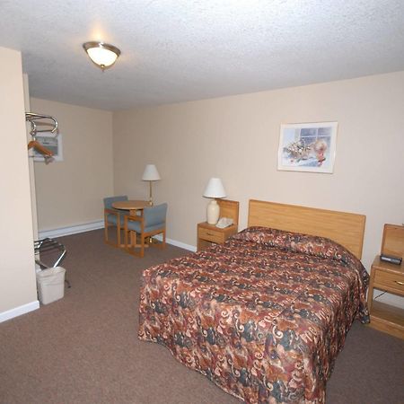 Wayside Motel Saint Ignace Exterior photo