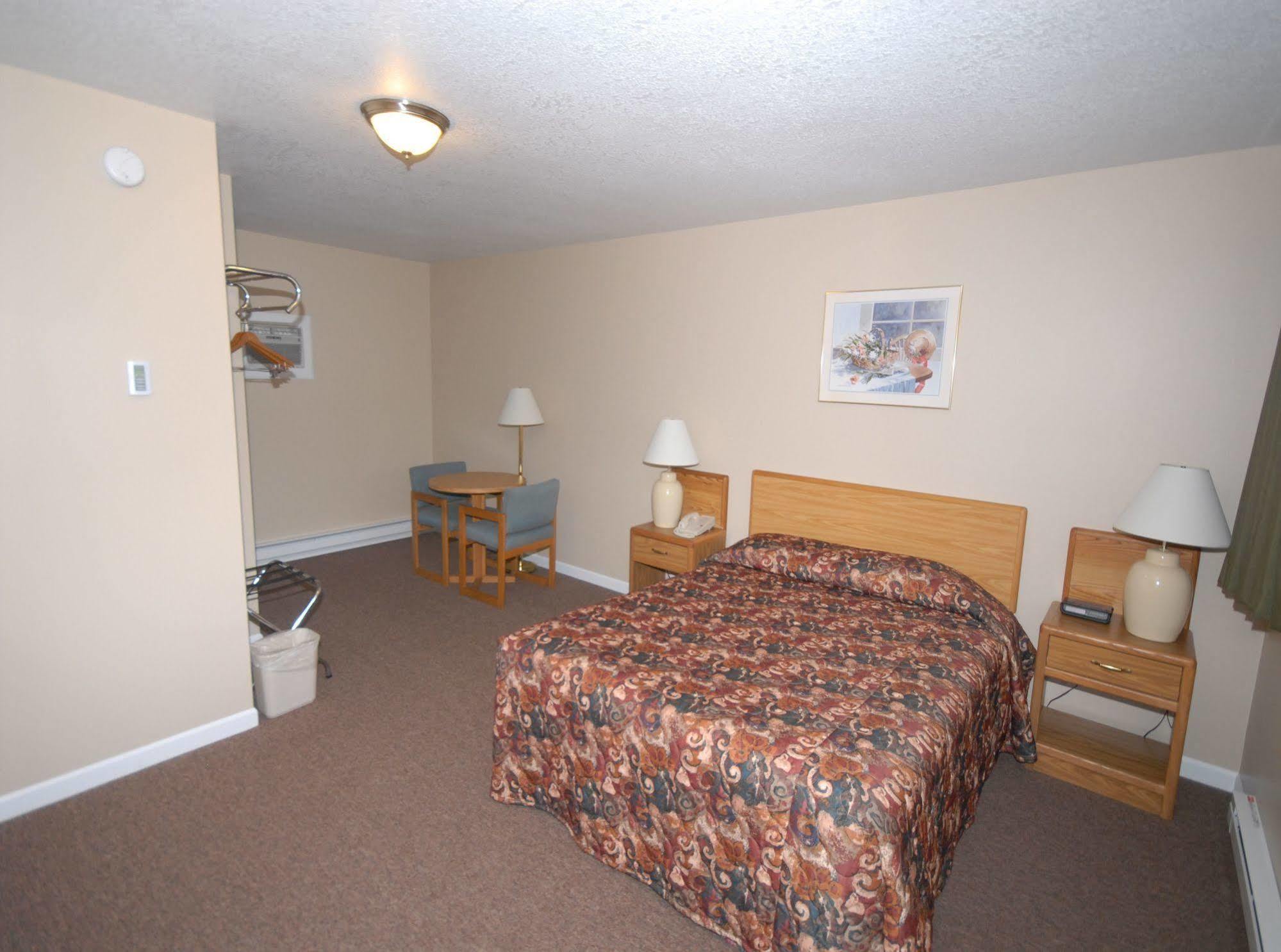 Wayside Motel Saint Ignace Exterior photo