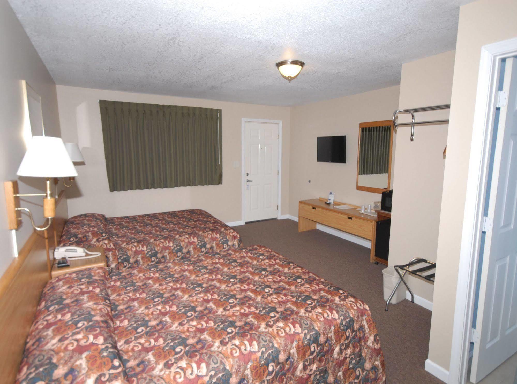 Wayside Motel Saint Ignace Exterior photo