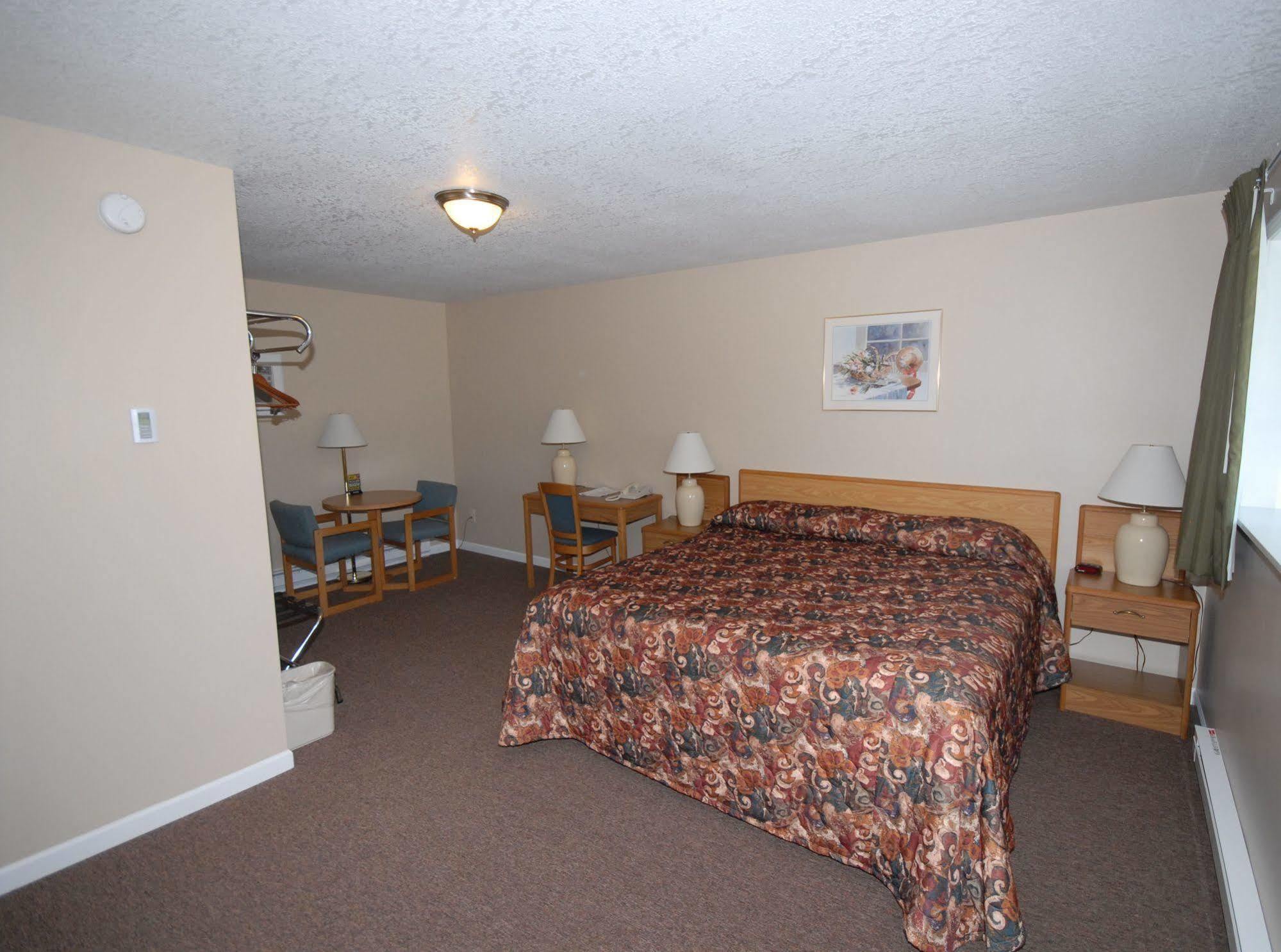 Wayside Motel Saint Ignace Exterior photo