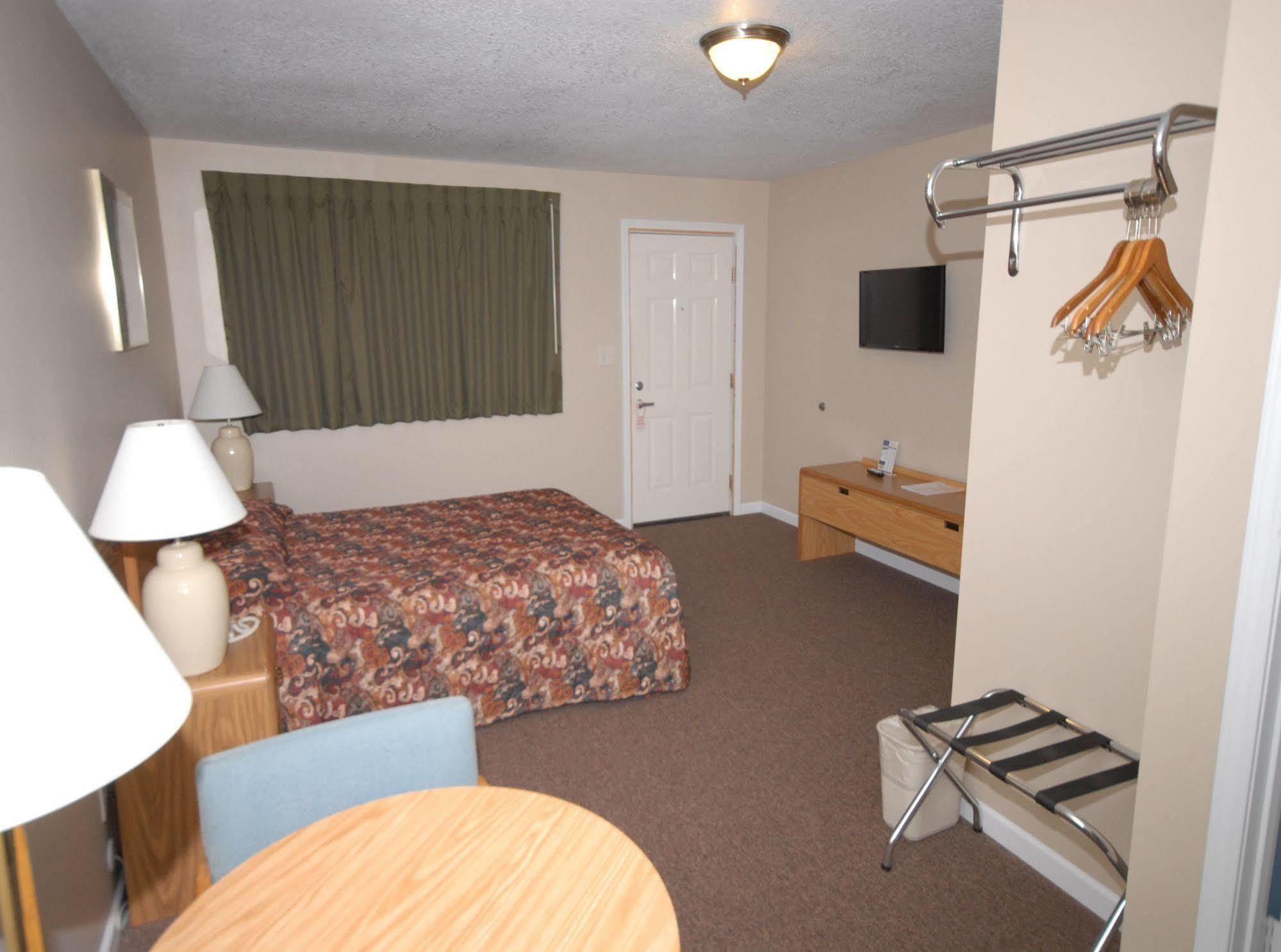 Wayside Motel Saint Ignace Exterior photo