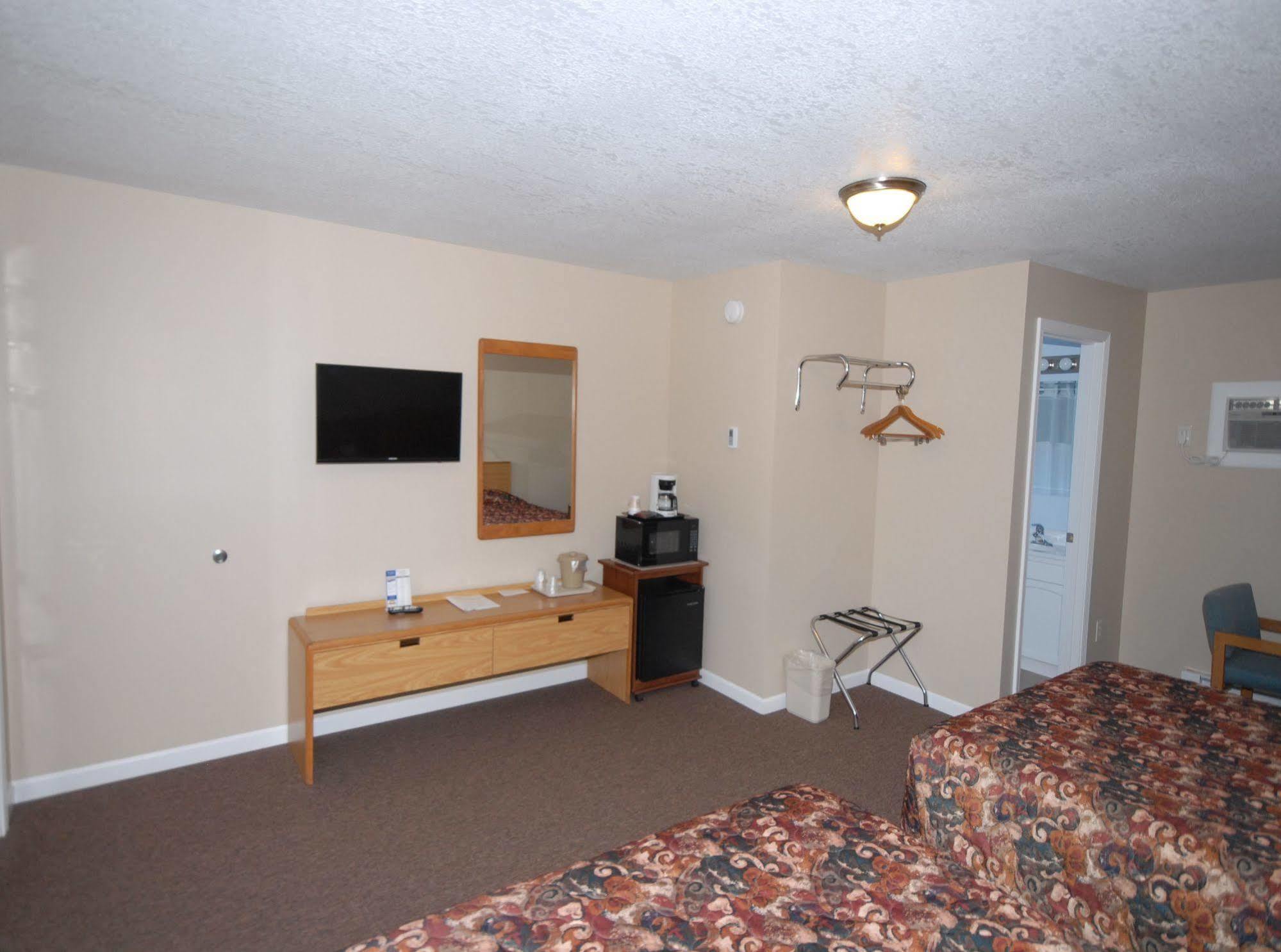 Wayside Motel Saint Ignace Exterior photo