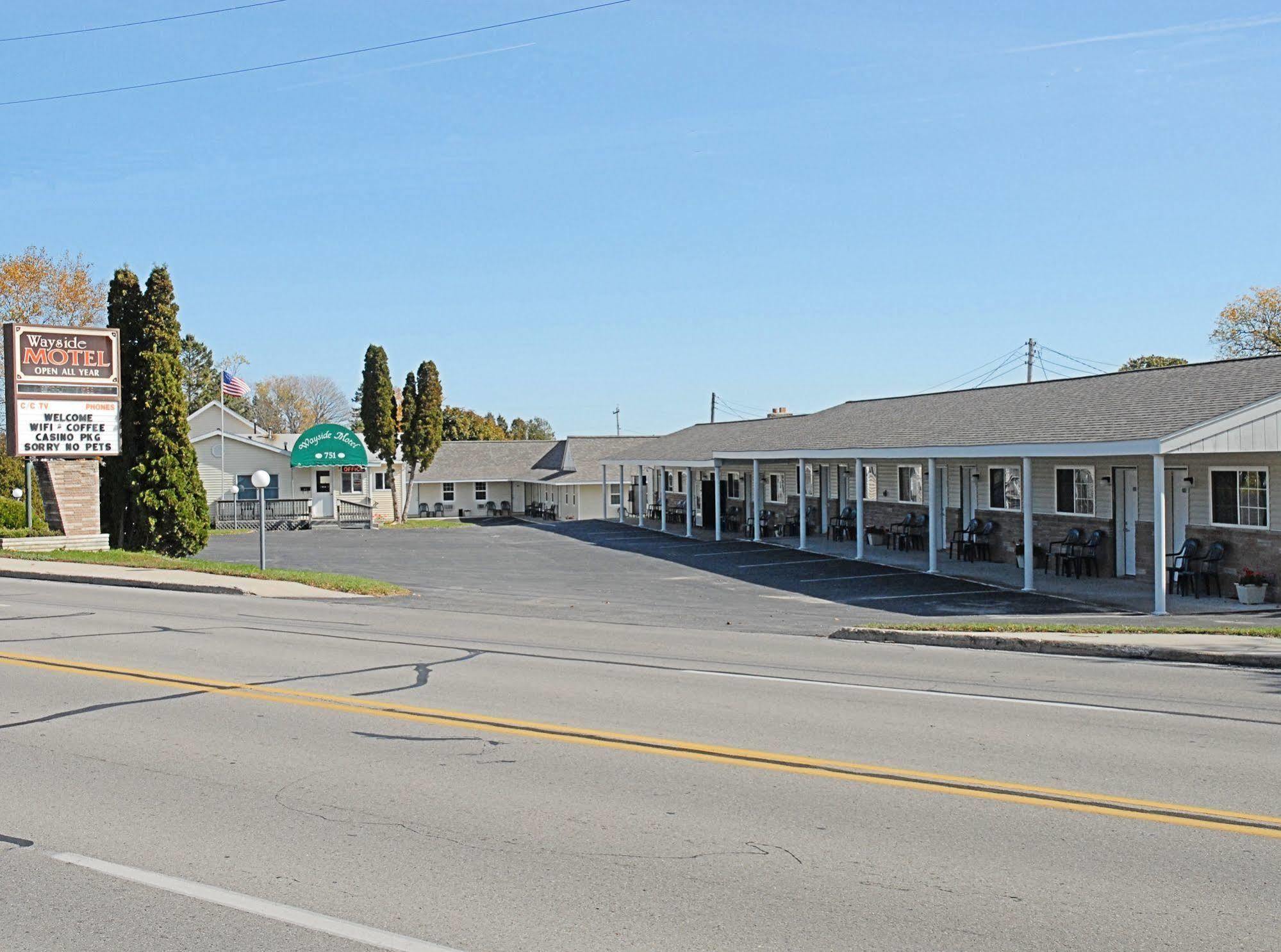 Wayside Motel Saint Ignace Exterior photo